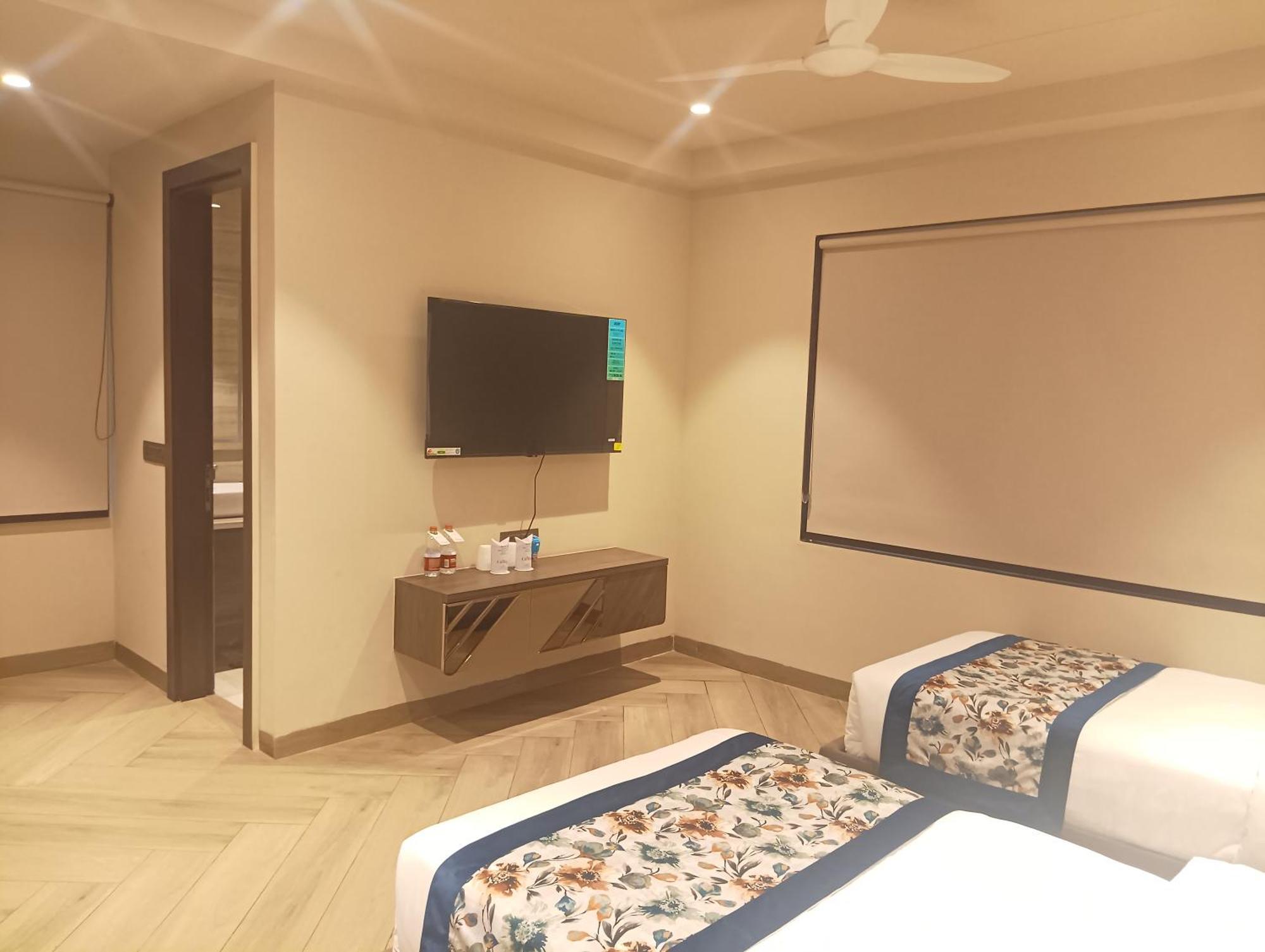 Hotel Cullinan By Qotel Janakpuri Дели Экстерьер фото