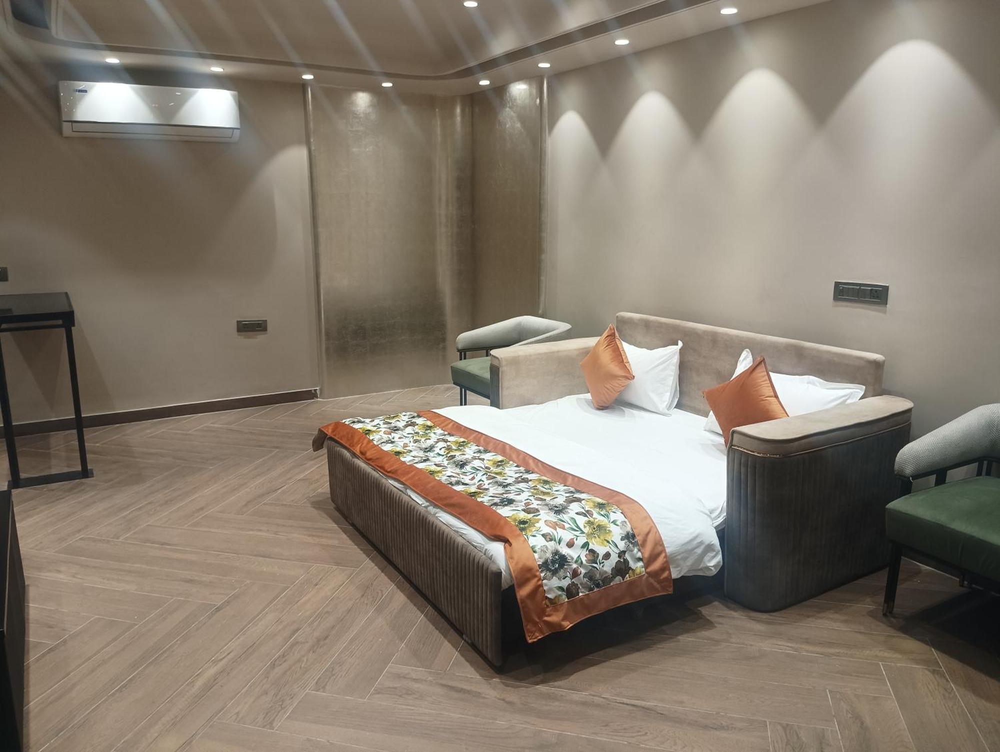 Hotel Cullinan By Qotel Janakpuri Дели Экстерьер фото