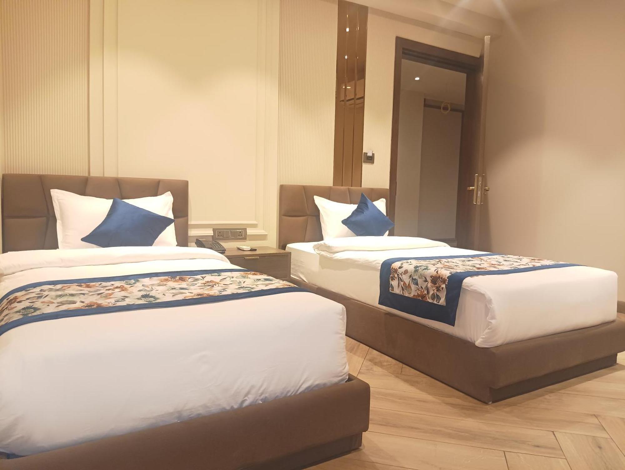 Hotel Cullinan By Qotel Janakpuri Дели Экстерьер фото