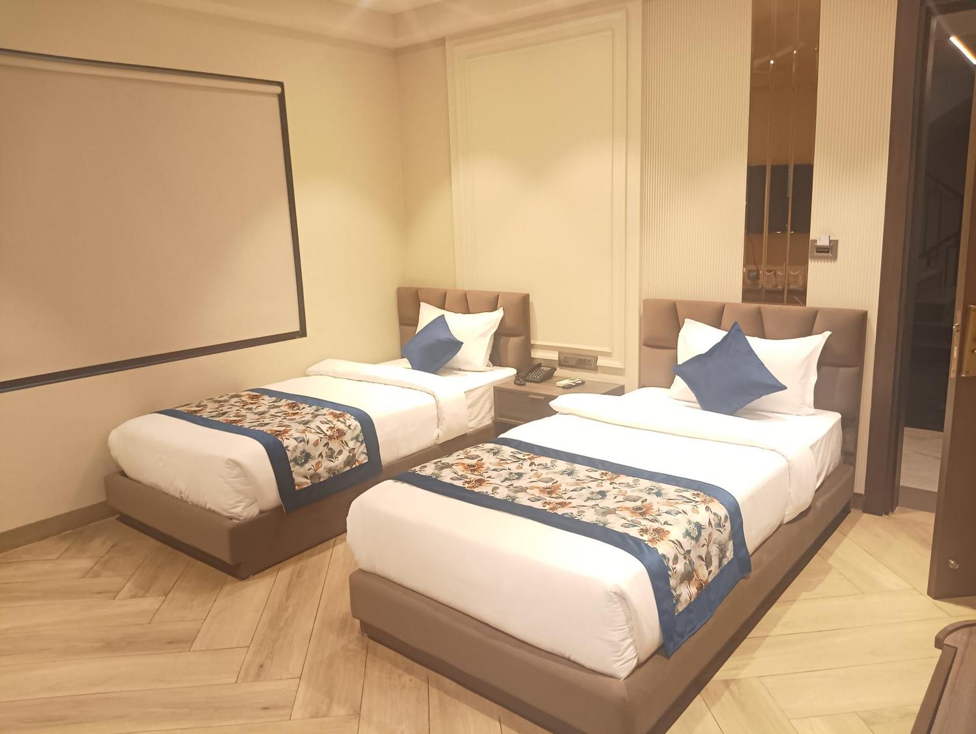 Hotel Cullinan By Qotel Janakpuri Дели Экстерьер фото